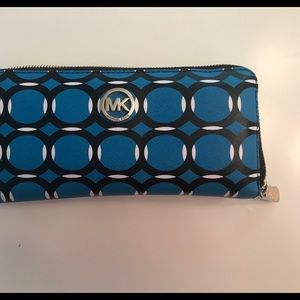 Michael Kors Zipper Wallet